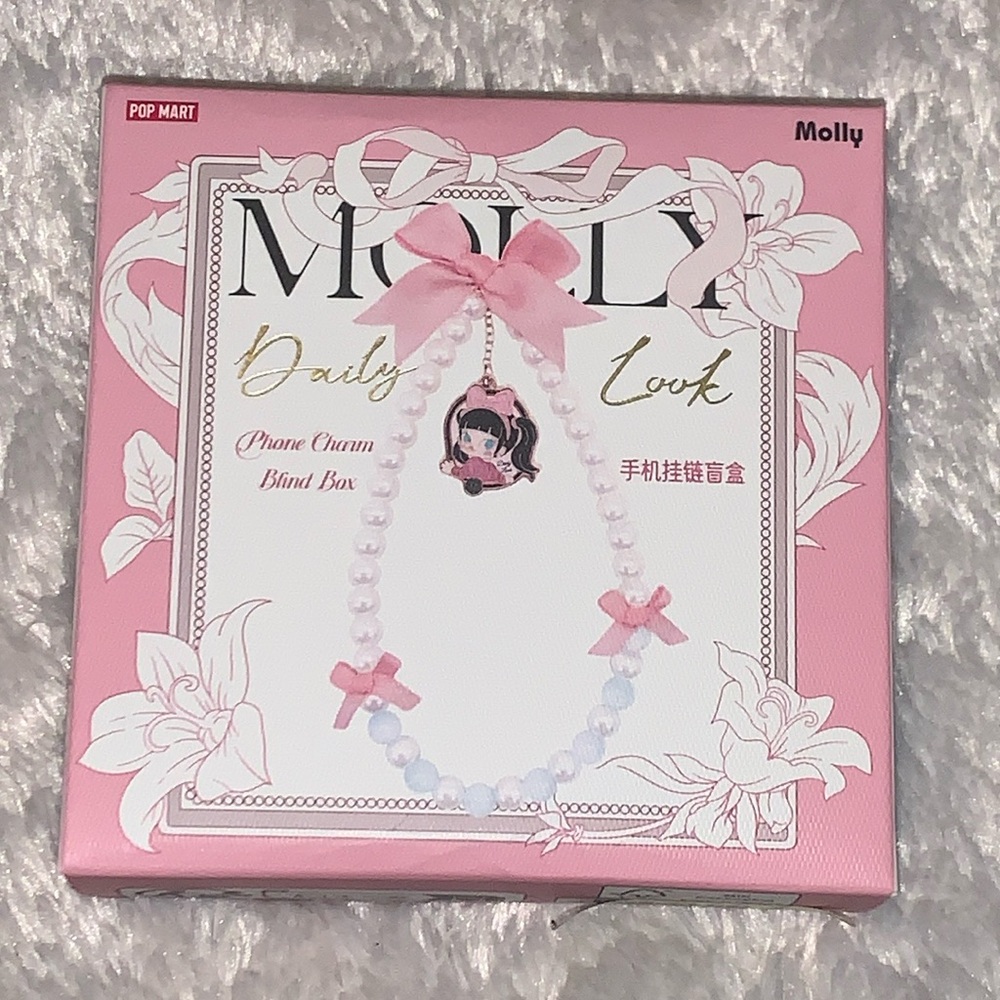 🎁Authentic NIP POP MART Molly Daily Look Phone Charm Blind Box